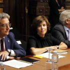 La vicepresidenta del Gobierno, Soraya Sáenz de Santamaría, junto al delegado del Gobierno, Enric Millo, y el ministro de Asuntos Exteriores, Alfonso Dastis.-JOSEP RAMON TORNE