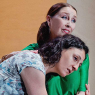 Nuria Mencía y Verónica Forqué, en una escena de ‘La respiración’.-J. N.