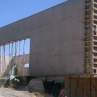 El proyecto de las nuevas piscinas continúa, en el que a los dos vasos de las piscinas se sumará un edificio para los baños, vestuarios y cafetería.-ECB