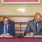 López y De la Torre durante la firma del convenio en el Palacio de Capitanía.-SANTI OTERO