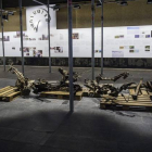 Restos del coche que conducía Anders Behring Breivik en la cruda exposición del "Centro del 22 de julio" en Oslo, Noruega, que se inaugura este miércoles.-Foto: EFE / FREDRIL VARFJELL