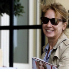 La directora francesa Emmanuelle Bercot, a su llegada al festival de San Sebastián, donde abrió la sección oficial con 'La doctora de Brest'.-EFE / JAVI ETXEZARRETA