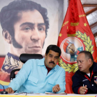 El presidente de Venezuela, Nicolas Maduro , con el expresidente de la Asamblea Nacional Diosdado Cabello. /-HANDOUT (REUTERS)