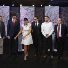De izquierda a derecha, Inés Arrimadas (Cs), Xavier Domènech (CeC-Podem), Carles Mundó (ERC), la periodista Ana Pastor, Josep Rull (JxCat), Vidal Aragonés (CUP), Miquel Iceta (PSC) y Xavier García Albiol (PPC), en el plato de La Sexta.-ALBERT BERTRAN