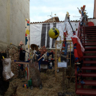 La muestra recoge diez años de creaciones artísticas sobre espantapájaros-ECB