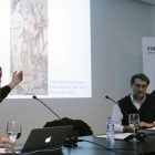 María Blasco y Joan Fontcuberta cruzaron ciencia y arte ayer en el último diálogo del Foro de la Cultura.-Raúl Ochoa