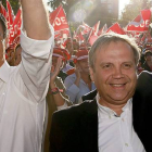 Pedro Sánchez y Antonio Miguel Carmona.-EFE / JUANJO MARTÍN