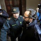 Alvaro Perez "El Bigotes",c, uno de los cabecillas de la trama Gürtel Francisco Correa, a su llegada al Tribunal Superior de Justicia valenciano.-EFE