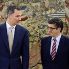 El Rey recibe al presidente del Congreso, Patxi López, al término de su tercera ronda con los grupos.-ÁNGEL DÍAZ / EFE POOL