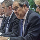 El delegado territorial de la Junta, Baudilio Fernández Mardomingo, con los responsables de Educación de la provincia, presentó ayer los datos.-SANTI OTERO