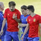 Bartra, Casillas y Piqué en una concentración de la selección junto al seleccionador Vicente del Bosque.-JUANJO MARTÍN