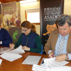 Firma del convenio con el Ayuntamiento y el Consejo Regulador de la Ribera del Duero.-L.V.