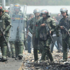 Esta nueva petición de los opositores a la Fuerza Armada se suma a los que ya hacen casi a diario desde que el jefe del Parlamento, Juan Guaidó.-EFE