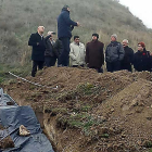 Mientras espera que se impulse la propuesta del itinerario, Castrillo continúa con las excavaciones iniciadas en 2014.-ECB