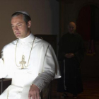 Jude Law en un fotograma de la serie 'The young pope', que emite HBO.-