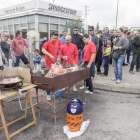 Los trabajadores volvieron a concentrarse a la entrada de la fábrica.-SANTI OTERO