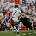 Cristiano Ronaldo abre el marcador en la goleada del Real Madrid a Osasuna.-DAVID CASTRO