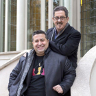 Ricard Ruiz Garzón y Francisco Díaz Valladares, ganadores de los Premios Edebé.-CÉSAR CID