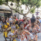 Los bailarines africanos irrumpieron como un torbellino.-Santi Otero