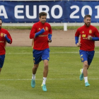 Juanfran, Piqué, Ramos y Alba, en el entrenamiento de España en Saint Martín de Ré.-REUTERS / ALBERT GEA