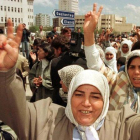 Manifestación en la ciudad kurda de Diyarbakir.-AP / BURHAN OZBILICI