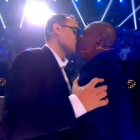 El beso en los labios de Risto Mejide y el ilusionista cubano Joel Armando, ganador de 'Got Talent Magic', en Tele 5.-MEDIASET