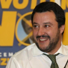 Matteo Salvini sonríe durante una rueda de prensa en la sede de su partido, la Liga Norte, en Milán, este domingo.-AP / ANTONIO CALANNI