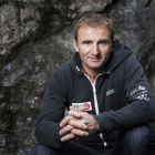 El alpinista suizo Ueli Steck ha fallecido cuando descendía del Nuptse, en el Everest, este domingo.-AP / CHRISTIAN BEUTLER