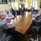 Reunión de la nueva directiva de la Federación de Hostelería con el alcalde de Burgos.-SANTI OTERO
