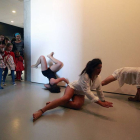Los bailarines de la Escuela de Danza participaron ayer en la despedida de la temporada expositiva del CAB.-Raúl Ochoa