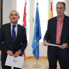 Eduardo Hernández Alonso, director Provincial Territorial de Ibercaja en Burgos y Miguel Ángel Benavente de Castro, presidente de la Confederación, han firmado hoy el acuerdo en la sede de FAE. ECB