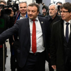 Carles Puigdemont y el diputado danés Magni Arge, llegando a la reunión del Parlamento de Dinamarca.-AFP