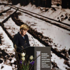 Angela Merkel en los actos del 70 aniversario de la liberación de los presos de Auschwitz.-Foto: TOBIAS SCHWARZ / AFP