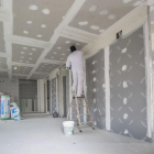 Las obras del nuevo centro multiservicios que unificará los servicios de Párkinson Burgos avanzan con rapidez. En dos meses este espacio estará listo.-ISRAEL L. MURILLO