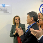La secretaria general del PP, con Vázquez y Mañueco, durante la inauguración de la nueva sede.-ICAL