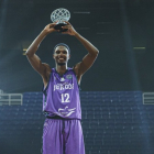 McFadden levanta el título de MVP de la Final a 8 de BCL celebrada en Atenas. FIBA BASKETBALL