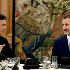 El presidente del Gobierno, Pedro Sánchez, y el Rey, durante la reunión del Consejo de Seguridad Nacional del pasado 16 de julio, en la Zarzuela. /-MARISCAL (EFE)