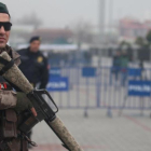 Turquía va a permitir a partir de ahora el uso del velo islámico en los rangos más bajos del Ejército.-KENAN GURBUZ
