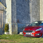 Ford S-Max mostró sus atractivos en la zona de Cubillo del Campo. Belleza, robustez, fiabilidad, aplomo....-HÉCTOR FUSTEL