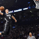 Zach LaVine demostró en el concurso de mates que lo de machacar no se le da nada mal.-BOB DONNAN