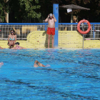 Usuarios de las piscinas del Plantío en una imagen tomada al inicio de la temporada. RAÚL G. OCHOA