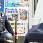 Agentes de la Policía Nacional durante la intervención que culminó con el arresto del asesino de Francis Frías. SANTI OTERO