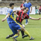 Lance del encuentro disputado ayer.-SANTI OTERO