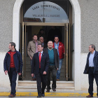 César Rico (centro ) y el diputado provincial Ignacio Marín (a su izq.), durante la visita al Consistorio de Villalbilla-I. L. M.