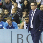 Diego Epifanio sigue el juego con rostro serio.-SANTI OTERO