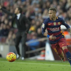 Neymar, durante el encuentro ante el Atlético de Madrid.-JORDI COTRINA