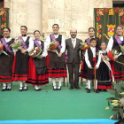 La comitiva real, acompañados por el alcalde, agradeció su elección como representantes de todos los briviescanos-G. G.