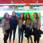 Cristina Ruiz, Marta García y Silvia Pérez junto a sus compañeras de selección junior-ECB