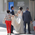 Una pareja accede a los juzgados para contraer matrimonio en el Registro Civil.-ISRAEL L. MURILLO