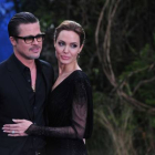 Brad Pitt y Angelina Jolie posando en la presentación de la película 'Maléfica'.-Foto: AFP / CARL COURT